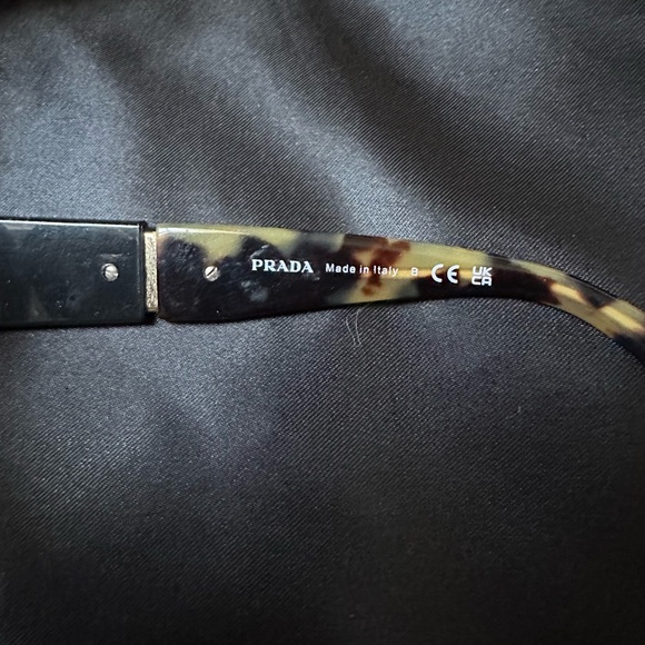 Slightly used women’s Prada sunglasses 100% authentic. - Picture 6 of 8